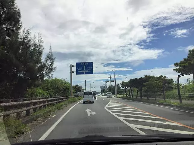 台灣客沖繩自駕撞傷學童 網友:他會賠死