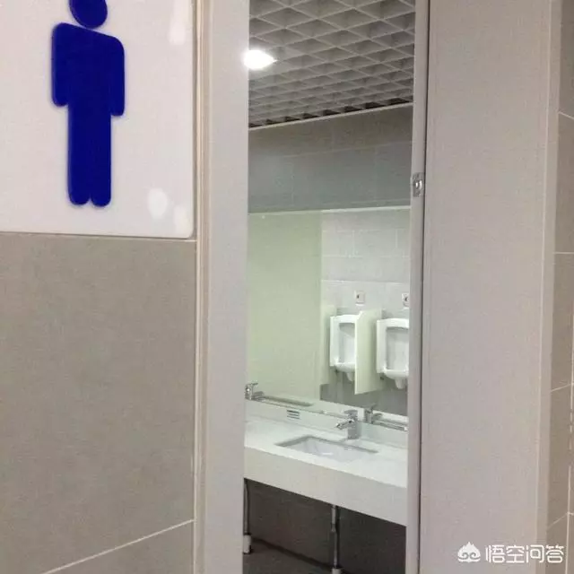 盤點設計師自以為聰明的「蠢到爆設計」!讓人崩潰「插座陷阱」...你一定也試過
