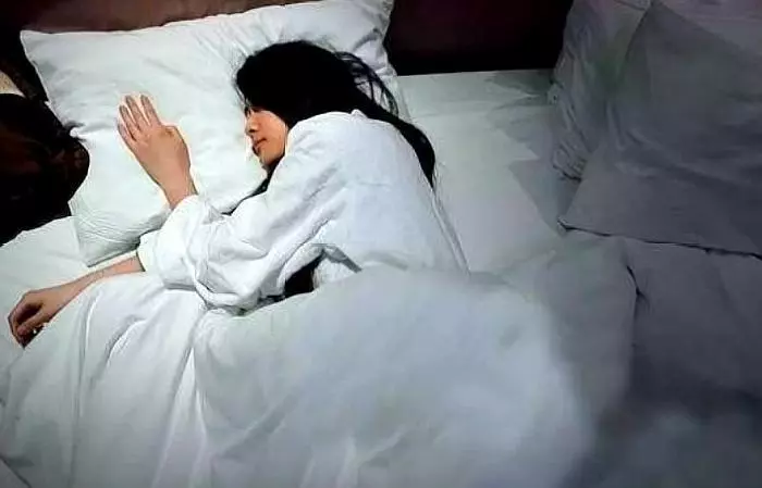 女前臺離職後才敢透露:情侶入住酒店,最好拔掉這個「電器」插頭