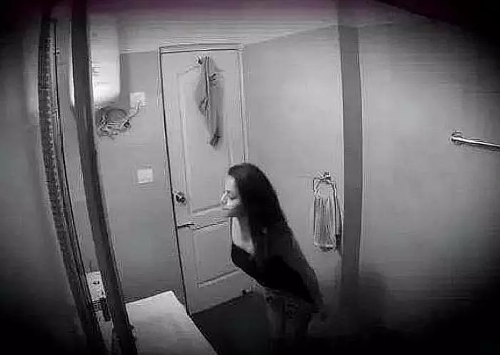 女前臺離職後才敢透露:情侶入住酒店,最好拔掉這個「電器」插頭