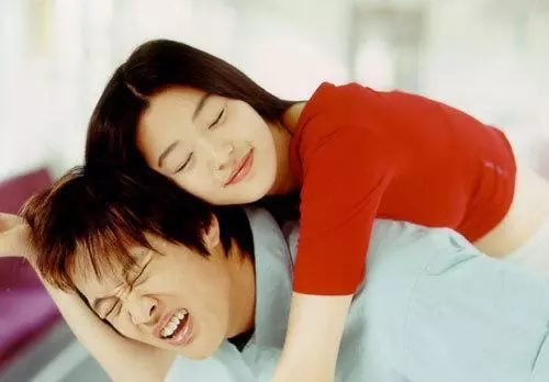 《我的野蠻女友》17年了!他去世了,她嫁豪門生兩胎,而他名利雙收成人脈王!