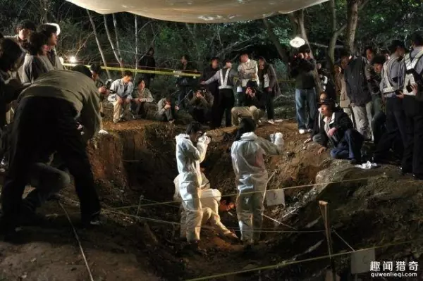 五個少年抓青蛙「失蹤11年」,屍骨被挖出後,家長抓狂怒喊:誰來還我們公道?