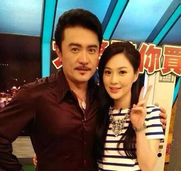 他是台灣知名藝人,沒想到如今竟患上「雙手萎縮」,連碗都拿不好,全因年輕時犯下的「這件事」!