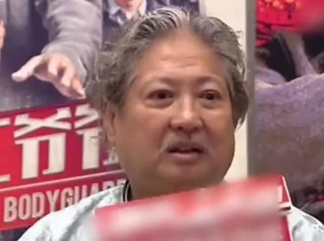 成龍:當年50個人砍我,只有他敢留下救我!我這輩子任由他欺負!