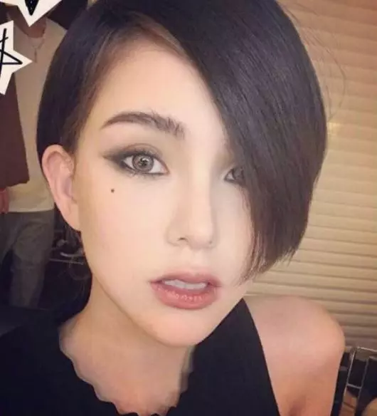 昆凌強勢進軍好萊塢!「化身女打仔」超俐落身手連巨石強森也讚:她是狠角色!