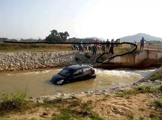 Myvi車主恐怖駕車技術! 原來車不只可以在馬路上行走,還可以飛天下水!