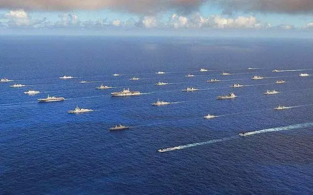 關於中國,美軍剛走危險一步,要拉攏20餘國一起闖南海?過分膨脹