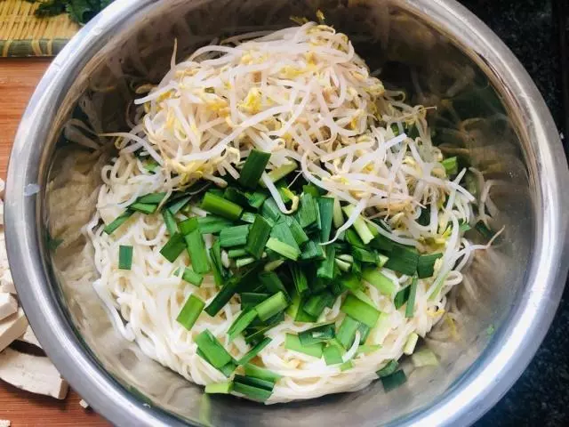 涼面好不好吃,關鍵在汁里,簡單2步就搞定,麻辣爽口一盤不夠吃