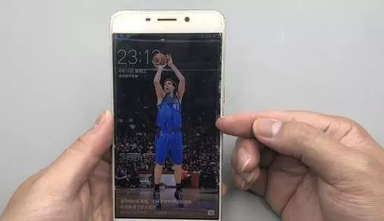 火車站騙子新式騙局,10個人8個會中招,遇到了難躲開,抓緊看看