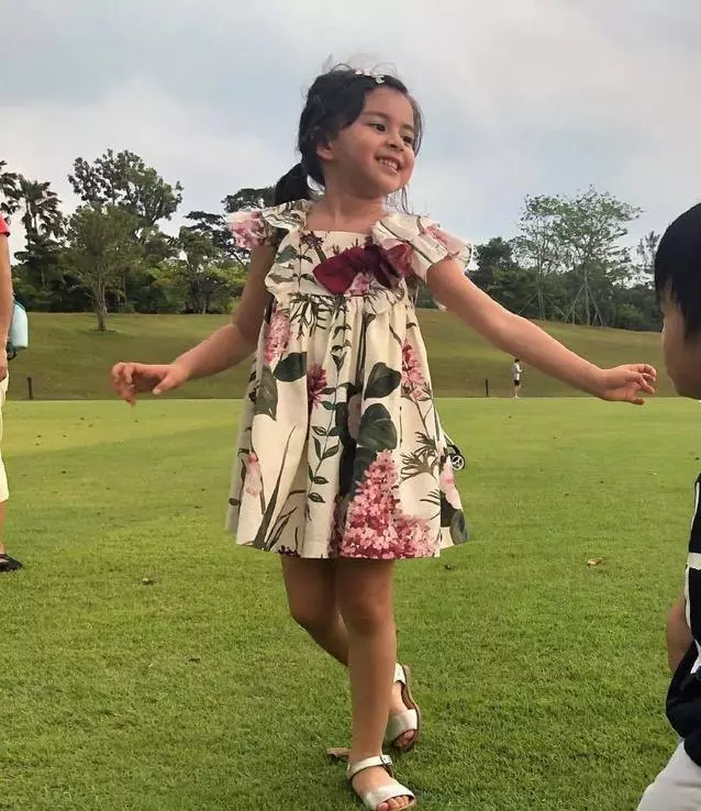 梁詠琪女兒長大,混血基因愈發明顯,被稱最漂亮星二代