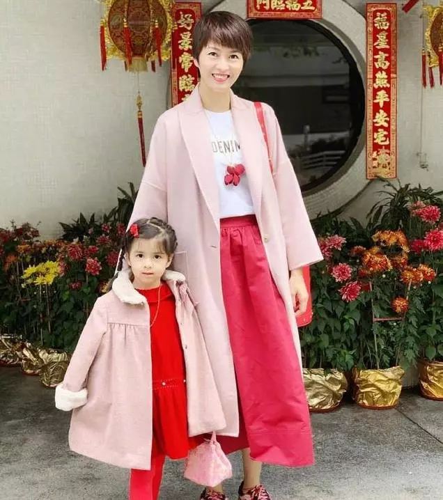 梁詠琪女兒長大,混血基因愈發明顯,被稱最漂亮星二代