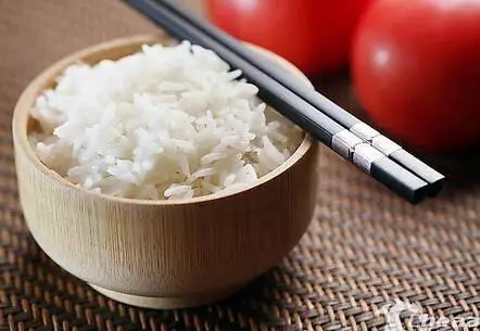 飯桌上見人品:一碗飯看出一個人的修養