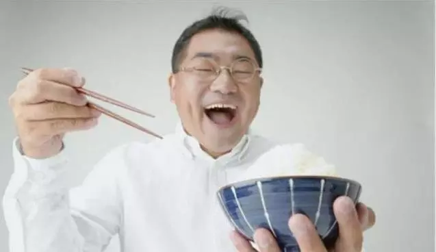 飯桌上見人品:一碗飯看出一個人的修養