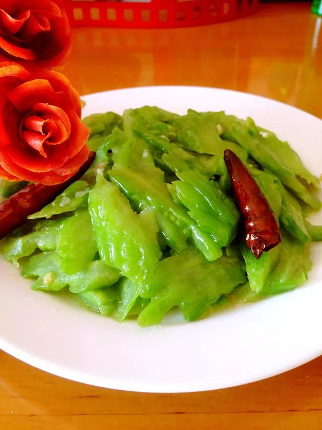 清熱又解暑，好吃還不貴的19道苦瓜做法，我能多吃兩碗飯！