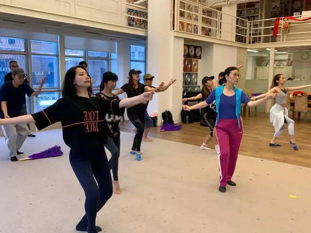 汪明荃淡妝現身,衣著休閒為演唱會練舞,72歲精神奕奕不輸年輕人