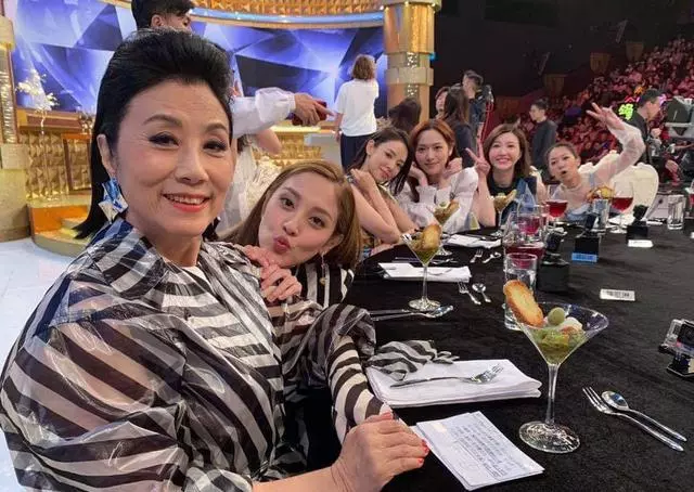 汪明荃淡妝現身,衣著休閒為演唱會練舞,72歲精神奕奕不輸年輕人