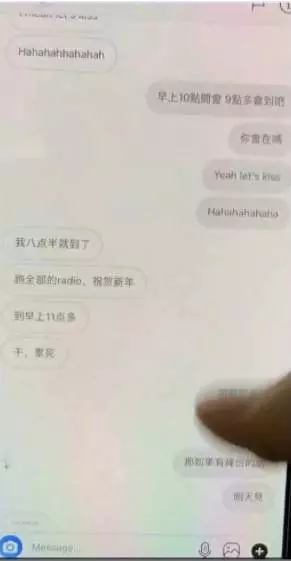 《新加坡》「」藝人「」私下玩笑開的真「」露骨「」,心靈、(肉體)、膝蓋淤青...充滿「」性「」暗示