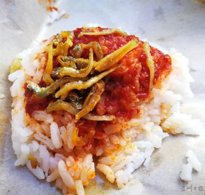 《想吃》一份迷你椰漿飯只售50仙,餡料豐富兩小時賣1300包!
