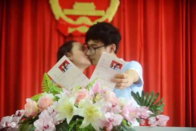 「異地戀四年,我們堅持下來了,可是因為婆婆,我們離婚了」