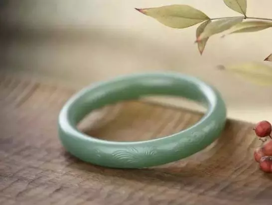 女人為什麼要戴玉手鐲?原來其中有10大好處,真應該早點知道