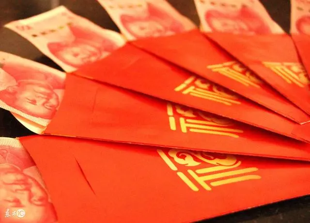 結婚婆婆只給一萬塊彩禮,婚禮當天看到宴席,我媽氣的領我回家