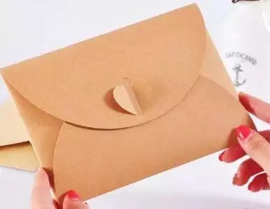 我是姑姑帶大的,父親不管,工作後給父親寄錢,他的回覆讓我吃驚