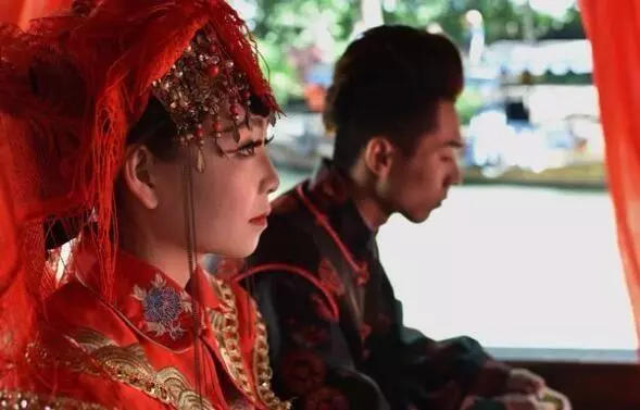 我跟小姑同一天生小孩,婆婆選擇了照顧我,但我還是把她送走了!