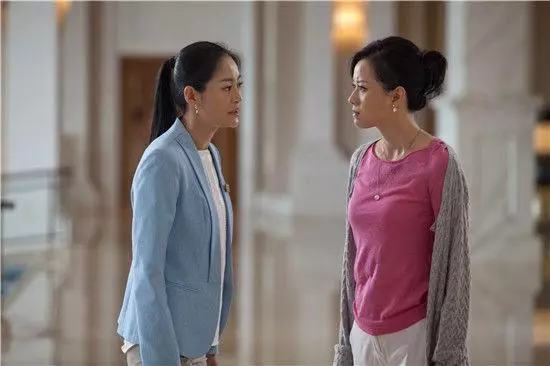我跟小姑同一天生小孩,婆婆選擇了照顧我,但我還是把她送走了!