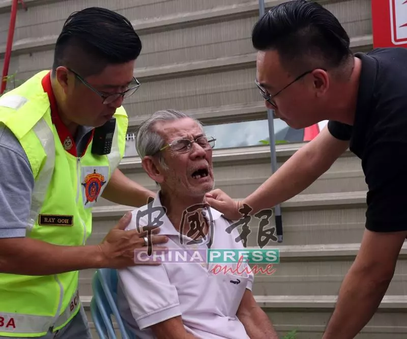 《悲》失蹤華裔老婦臥屍公寓旁 老伴放聲痛哭