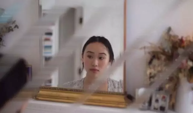 林憶蓮李宗盛女兒秀奢侈品包包,21歲身材嚴重走樣,五官酷似媽媽