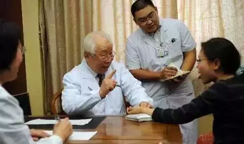 他97歲聲如洪鐘,沒有三高,甚至沒有掉過一顆牙,但他說的「長壽秘訣」卻讓我們都驚呆了,原來養生可以那麼簡單!