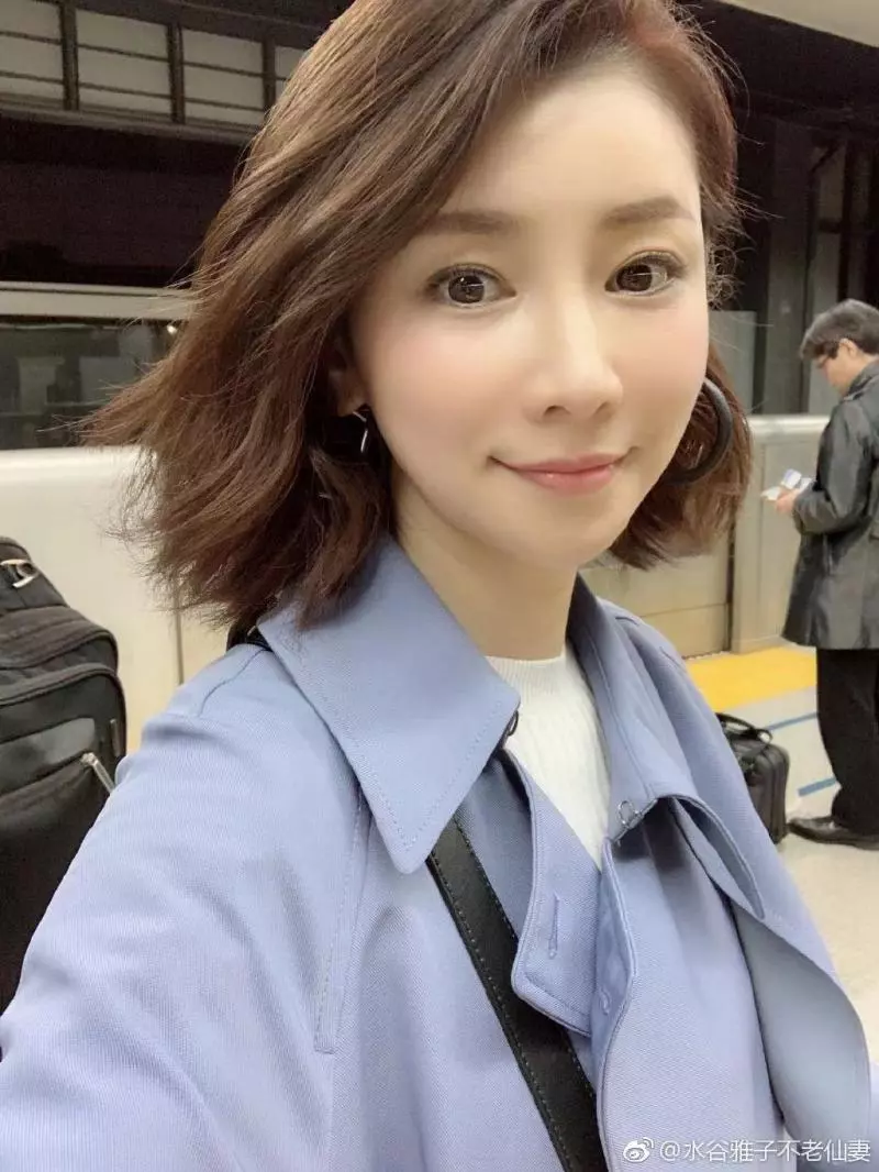51歲像18歲女大生!全國「第一不老仙妻」爆紅 8年後「仙女顏值再進化」網看傻:老公像爸爸
