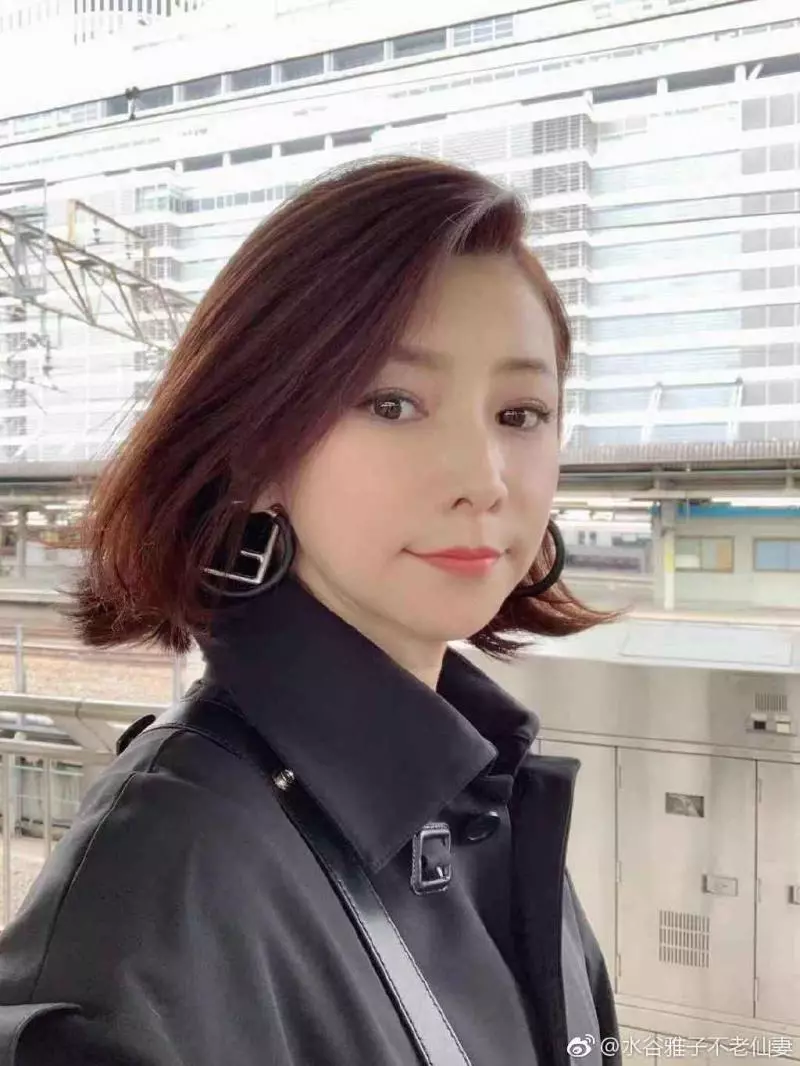 51歲像18歲女大生!全國「第一不老仙妻」爆紅 8年後「仙女顏值再進化」網看傻:老公像爸爸