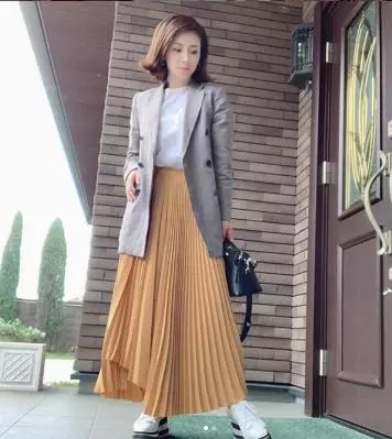 51歲像18歲女大生!全國「第一不老仙妻」爆紅 8年後「仙女顏值再進化」網看傻:老公像爸爸