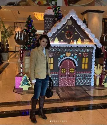 51歲像18歲女大生!全國「第一不老仙妻」爆紅 8年後「仙女顏值再進化」網看傻:老公像爸爸