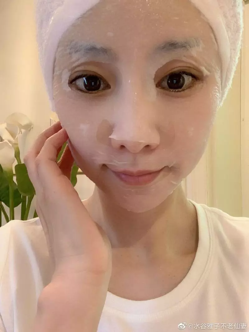 51歲像18歲女大生!全國「第一不老仙妻」爆紅 8年後「仙女顏值再進化」網看傻:老公像爸爸