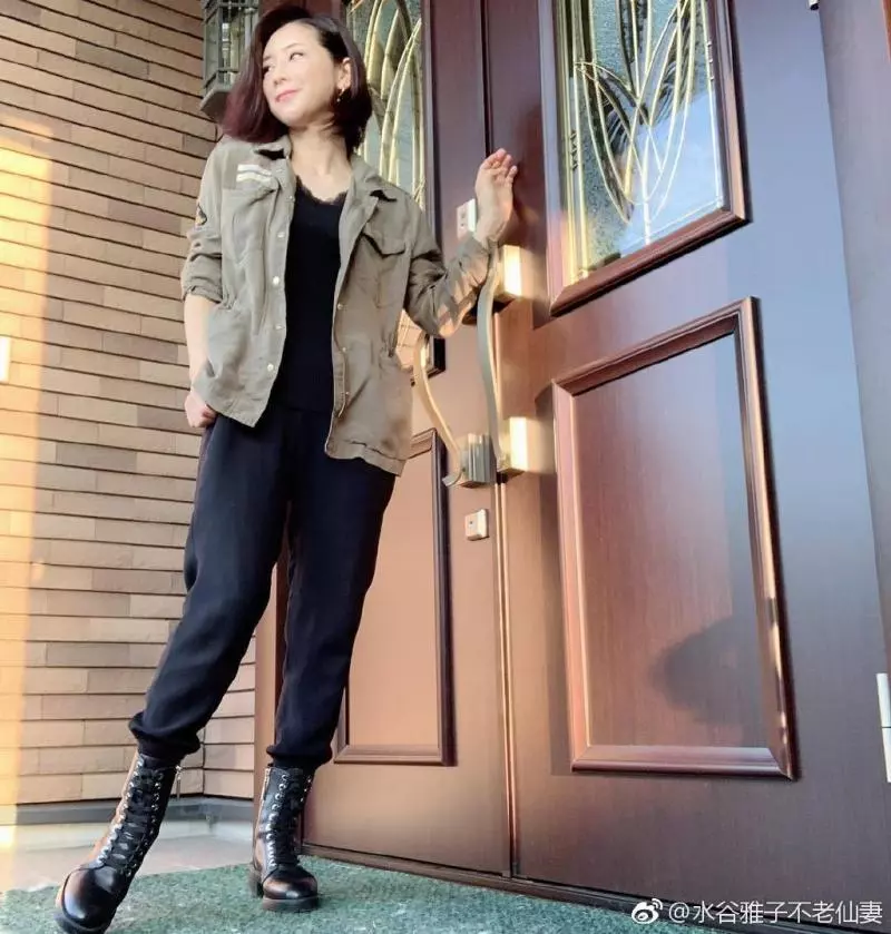 51歲像18歲女大生!全國「第一不老仙妻」爆紅 8年後「仙女顏值再進化」網看傻:老公像爸爸