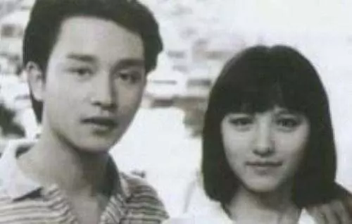 米雪的妹妹也很索!和女兒合照完全看不出年齡差距!網友:不愧是張國榮看上的女人~