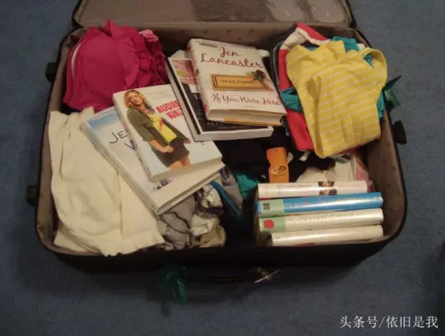 震驚全球冤案!21歲選美冠軍「好心幫朋友帶書回國」,警方一翻開書「直接判她死刑」!】