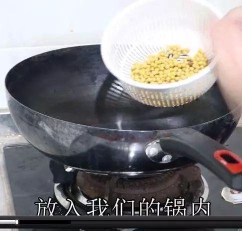 把黃豆泡在醋里,作用太厲害,每個人都需要,看完快泡一罐吧