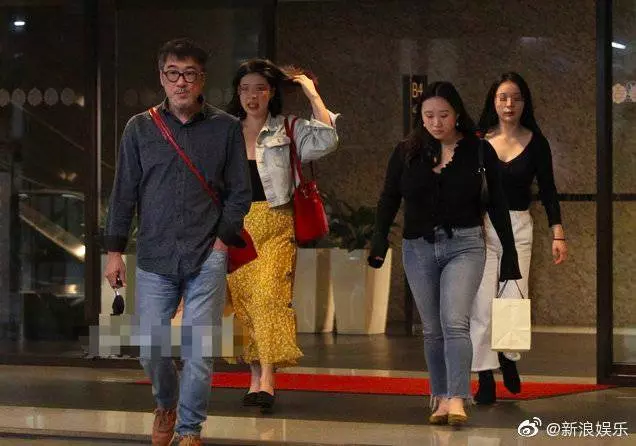 57歲楊紫瓊和73歲外國老公豪宅曝光,裝修豪華像宮殿,網友:難怪她願意嫁到外國去