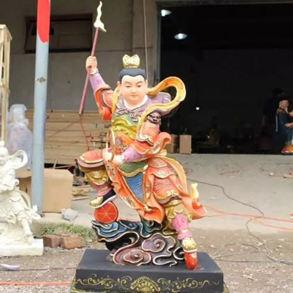 百隻鬼王圍過來,護理師嚇傻,幸好三太子顯靈保佑,網友笑道「好暖好萌!」
