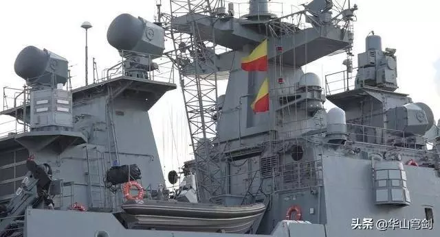 越來越熱鬧了,一支艦隊悄然駛入中東港口,這次不是衝著伊朗來的