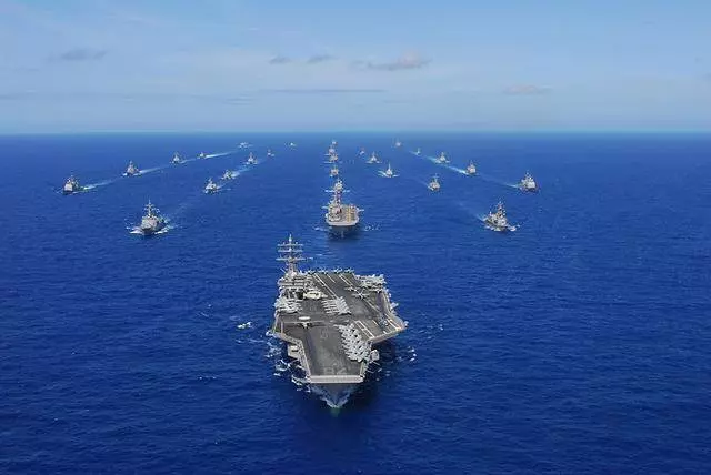 全球頭號艦隊包圍伊朗,可發射2千多枚導彈,俄:只剩一條路能走
