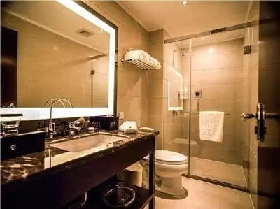 為什麼住旅館時「廁所燈要開一晚」?多數人不在意,聰明人早就知道了