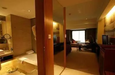 為什麼住旅館時「廁所燈要開一晚」?多數人不在意,聰明人早就知道了