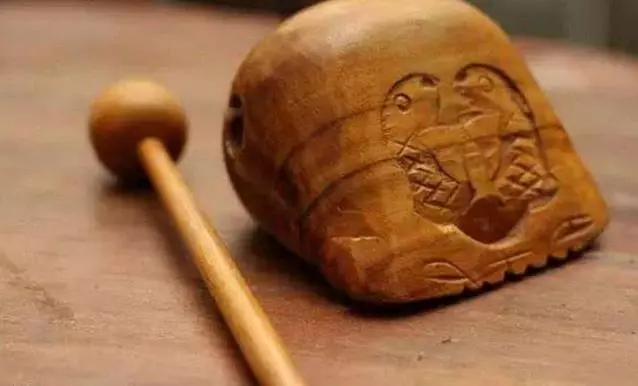 一條老狗「每天聽高僧念經」,有一天高僧告訴徒弟:快把這條狗處理掉!