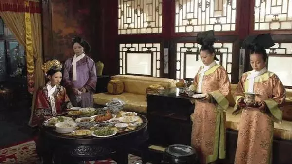 古裝劇裡的「飯菜」是真的嗎?看完這些照片後,你絕對會超佩服這些演員們!