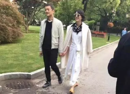 李亞鵬承認戀情,澄清女友500億身家傳聞,大方公開女友真實身份