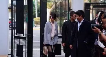 李亞鵬承認戀情,澄清女友500億身家傳聞,大方公開女友真實身份